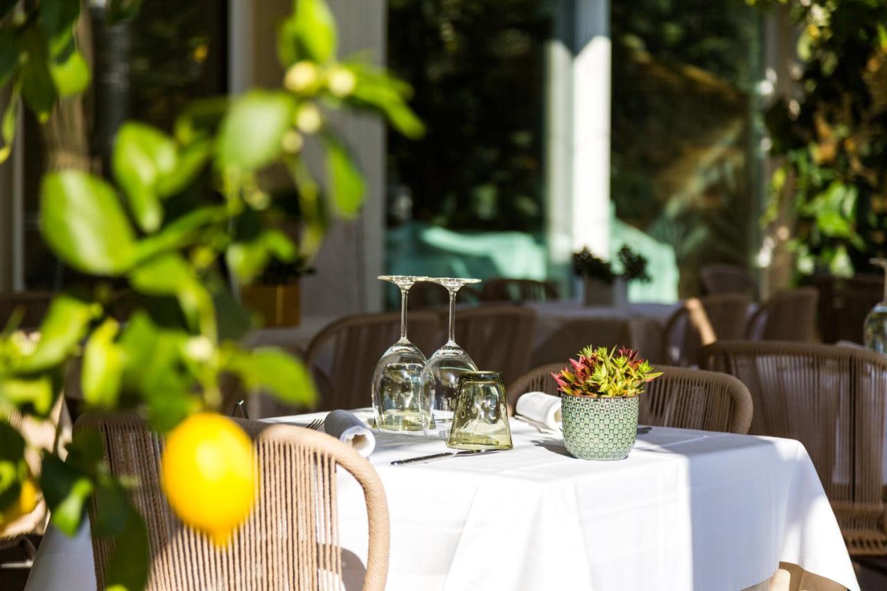 Hotel Baia Azzurra - Lake Front Torbole Sul Garda Exterior photo